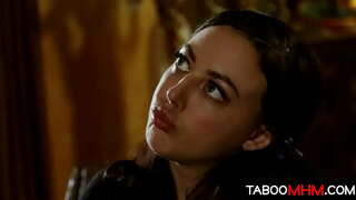 Ο πατριός γαμάει την θετή του κόρη σαν δάσκαλος που τιμωρεί πρόστυχη μαθήτρια