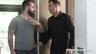 דעם קיוט בלאָנדע פייגעלע קענען נישט באַקומען גענוג האָן! זי לייגט איר טאָכעס צו אַרבעט דורך גענומען טיף לאָך פּאַונדינג און טאָפּל טיף האַלדז קאַמף אין אַ פּאַסקודנע מילף. פול פליק אין Private.com!