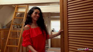 ž�国侦察兵-瘦小的肮脏的妈妈勾引到难大奶子,在假模型作业的现金