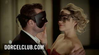 Intensiver sex an engem swinger party