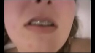 Adolescente caliente con los apoyos folla anal y se pone cremita en VIVO en Sluttygirlscams.com